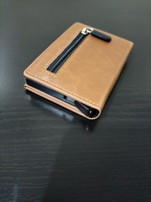 Carteira RFID castanha em pele