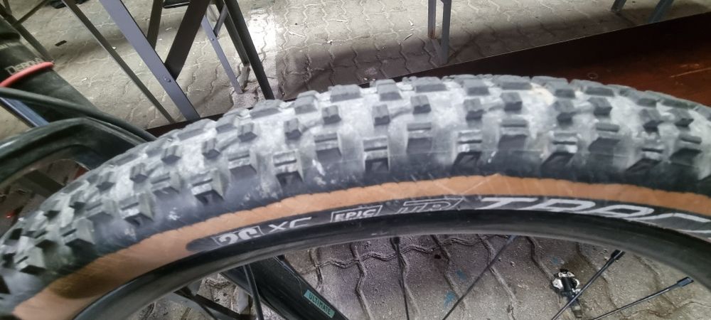 Rodas 29 completas em carbono
