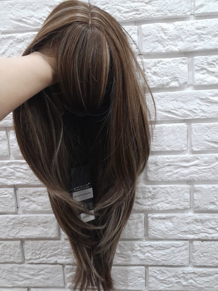 Peruka brąz z blond balejaż 60cm z grzywką