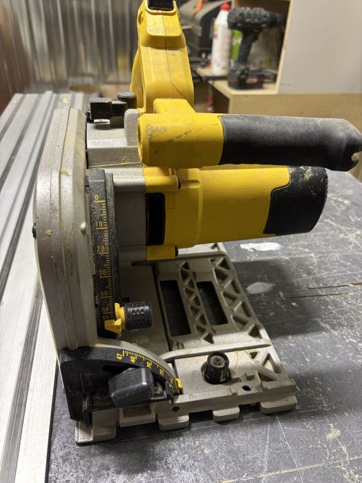 Zagłebiarka dewalt z listwa