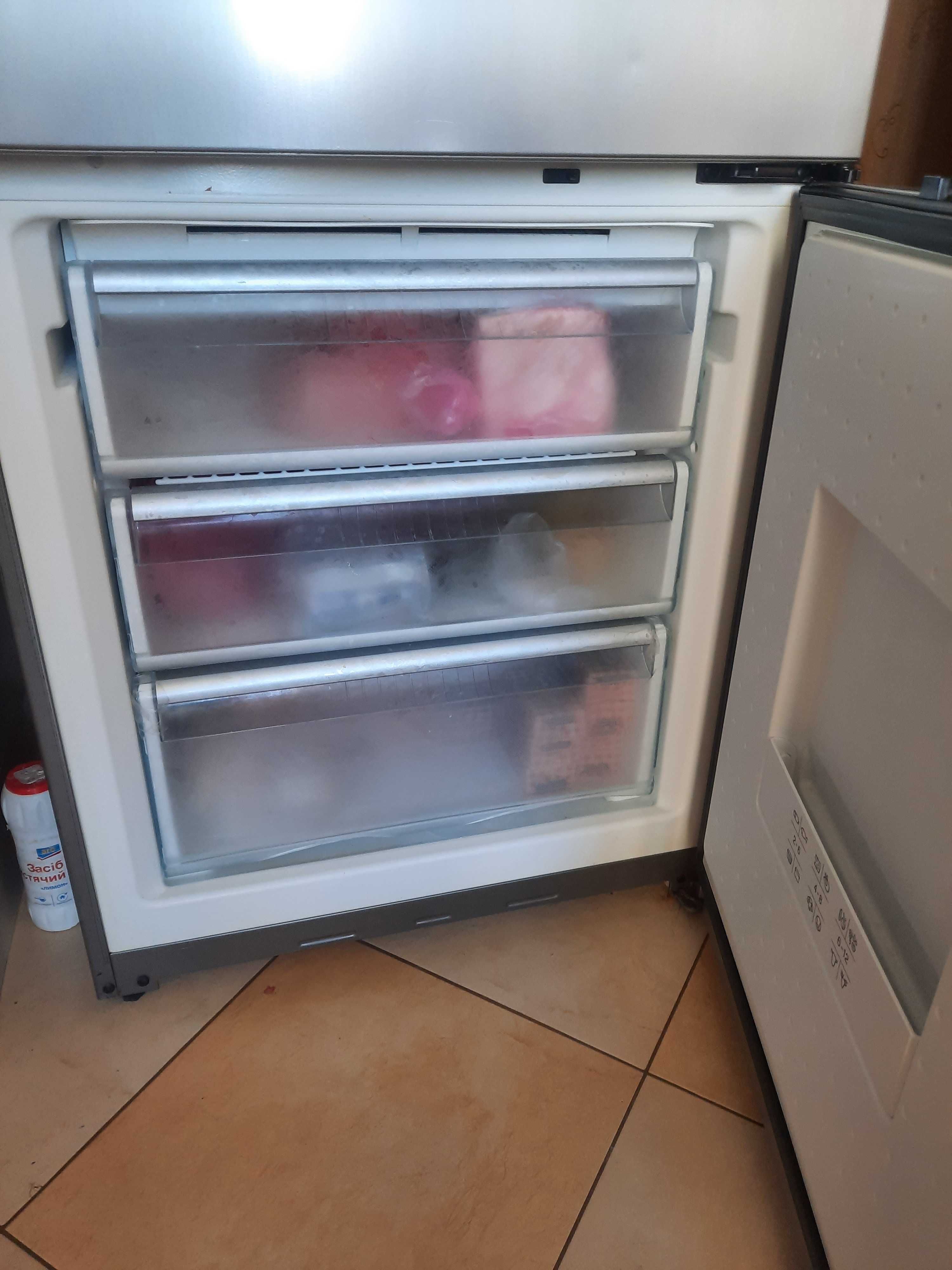Продам двухкамерный холодильник Бош Bosch 185*70*60  б/у