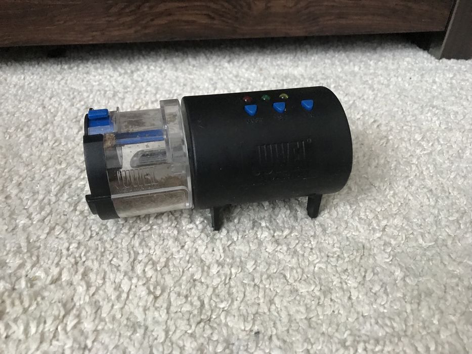 KARMNIK czasowy do akwarium