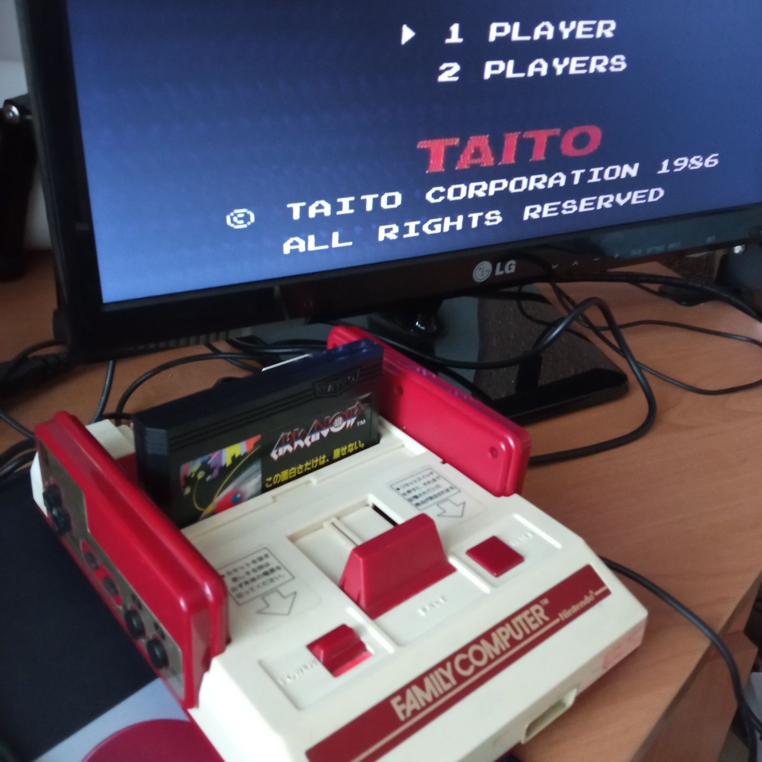 Оригінальна Ігрова консоль Famicom/Nintendo/Dendy  8 біт