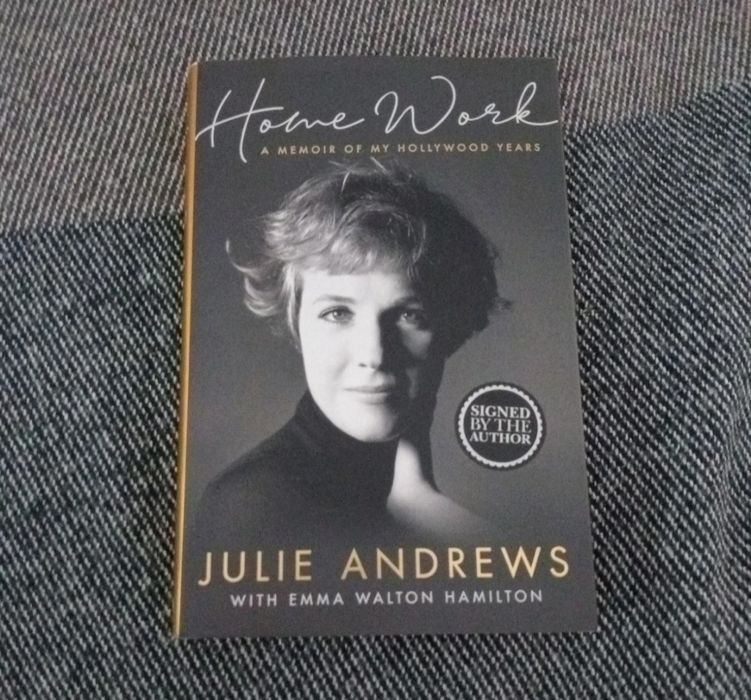 Julie Andrews HomeWork Autografado