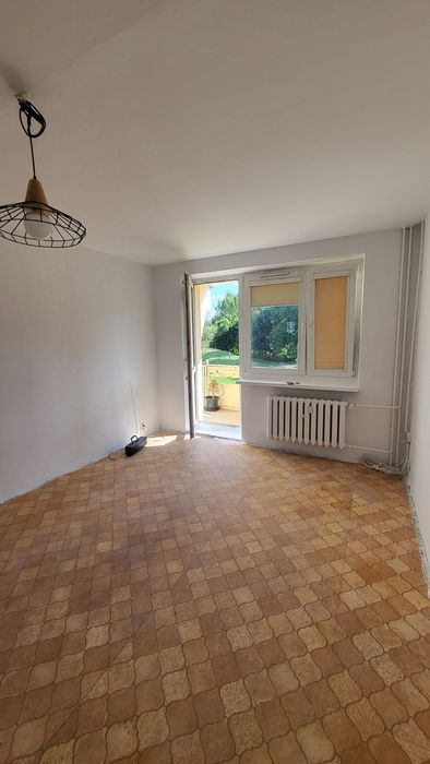 Mieszkanie w bloku pierwsze piętro 3 pokoje