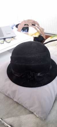 wiosenny , czarny kapelusz damski