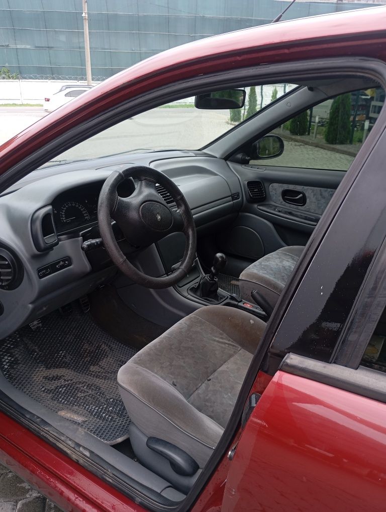 Renault Laguna (1 покоління 2.0 газ)