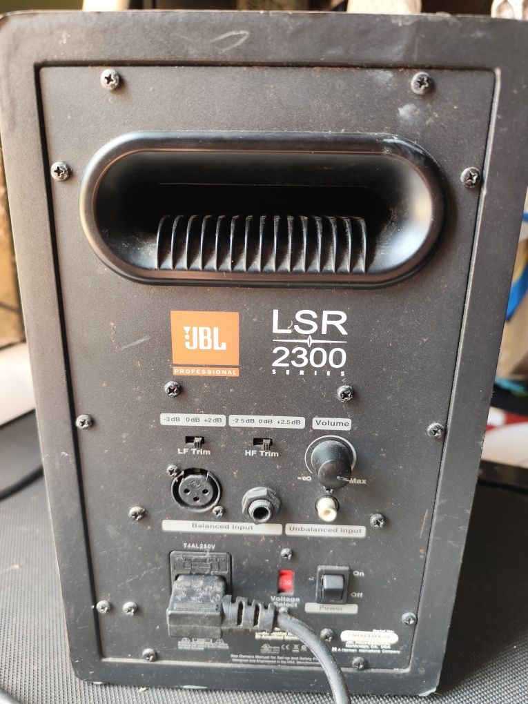 Monitor de estudio JBL coluna amplificada