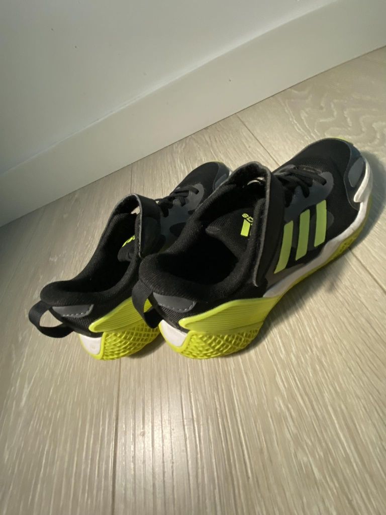 Buty Adidas R. 36,5