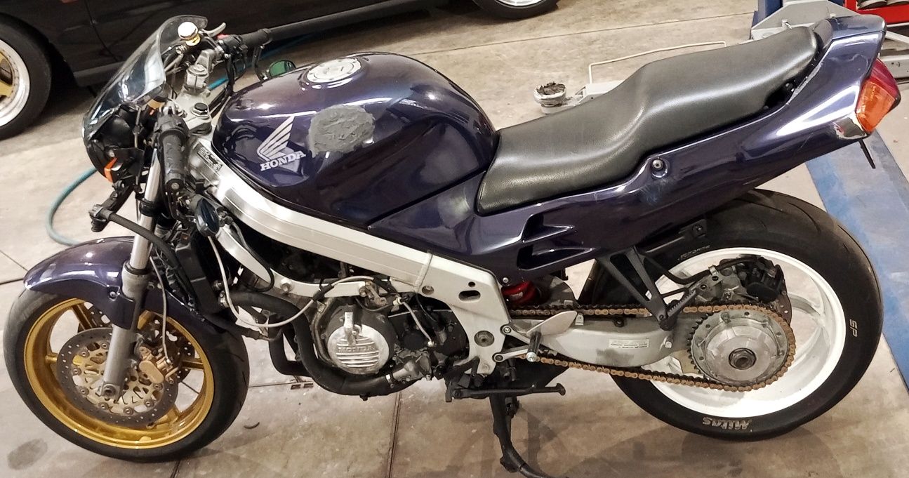 Vendo ou troco Honda VFR 750