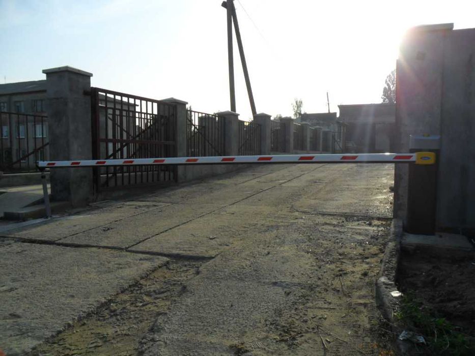 Ворота гаражні,ролети, Решітки ролетні  посилені, автоматика. Компанія