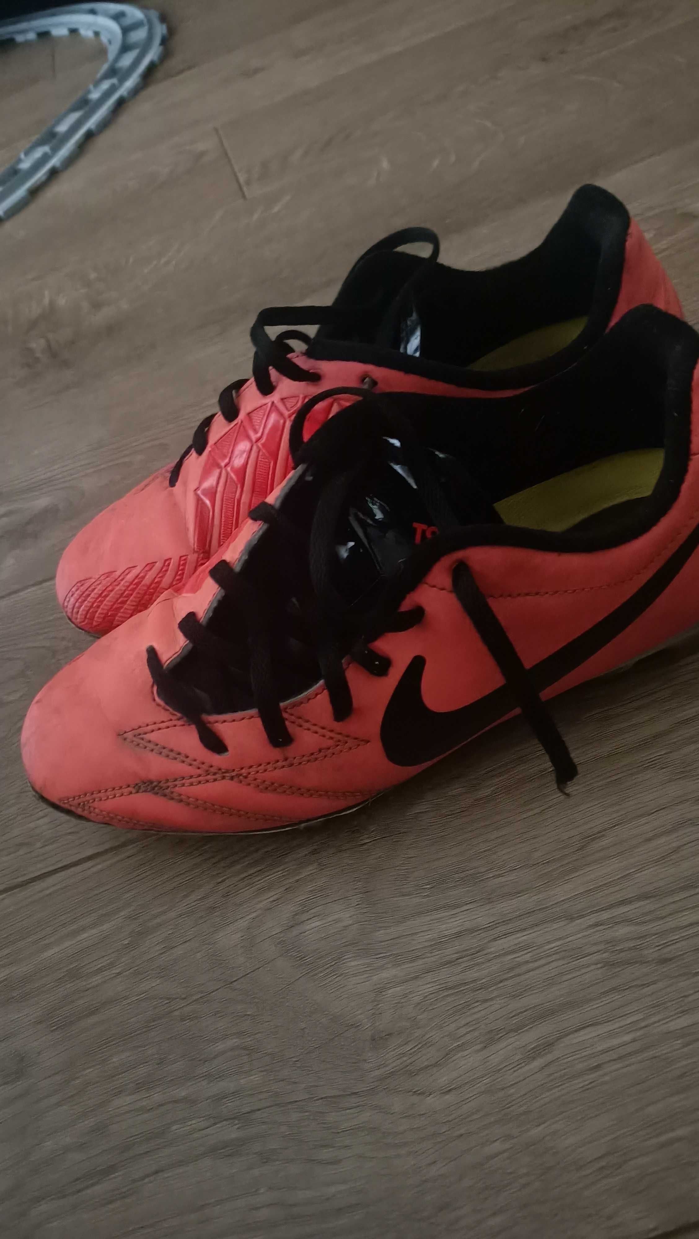Buty piłkarskie korki Nike rozmiar 38,5