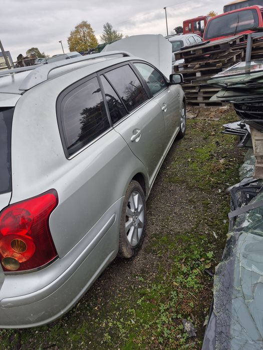 Капот двері Toyota avensis T25 2003-2009