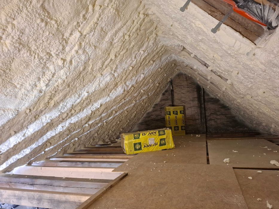 Ocieplanie pianą PUR | Izolacje natryskowe-Dachy, poddasza, fundamenty