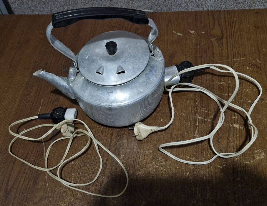Чайник електричний,алюмінієвий,робочий,1984 р.в. 1 кВт потужності.