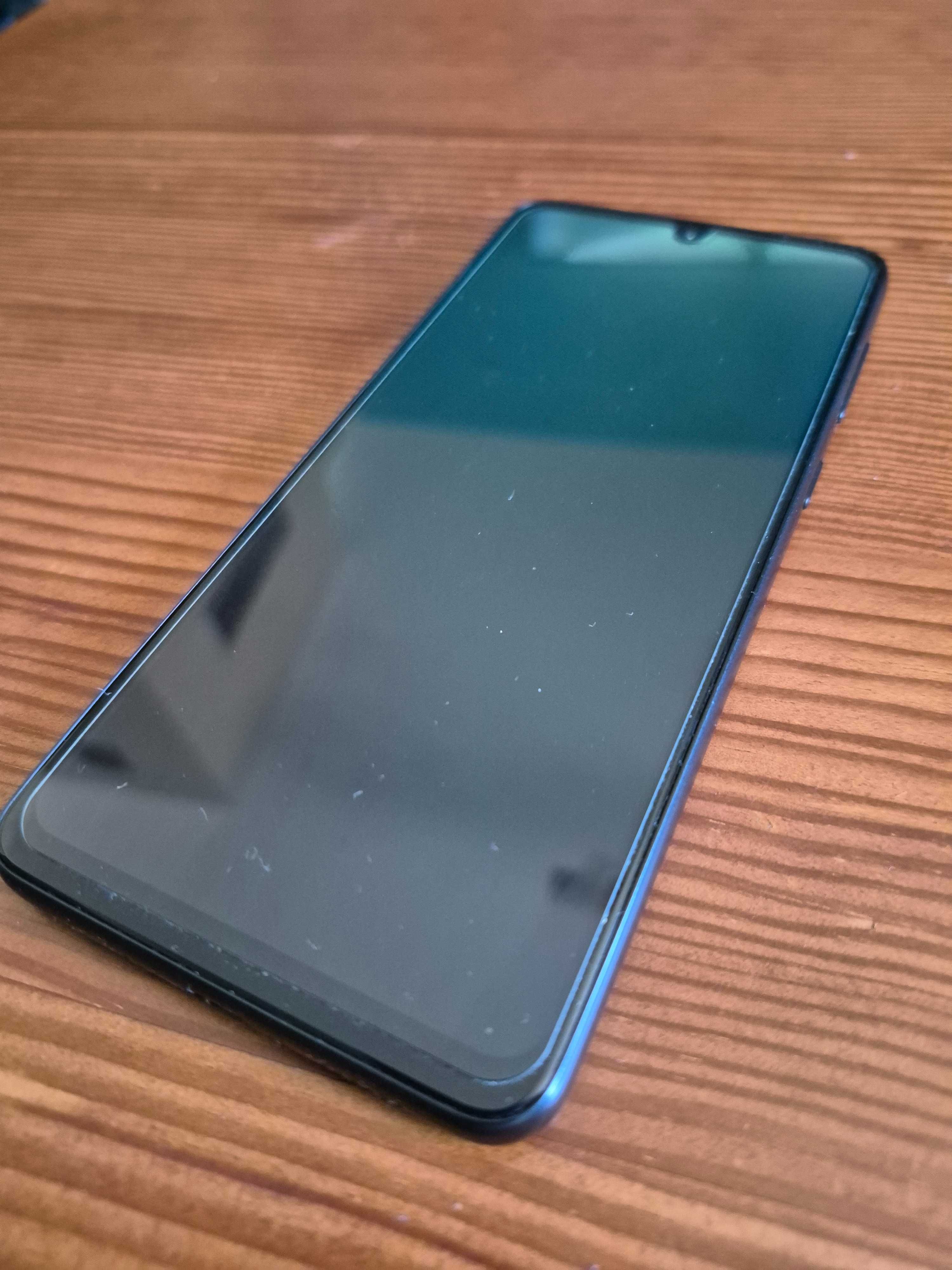 smartfon Samsung A3 5g z ładowarką stan bdb