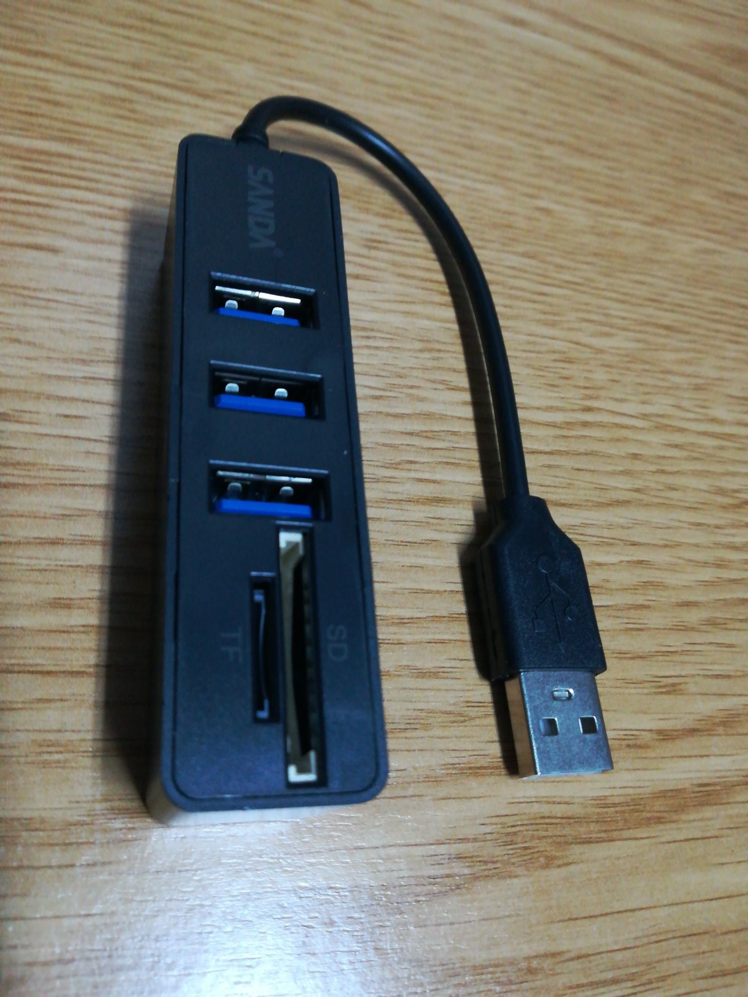 Adaptador USB para 3 portas e leitor cartões