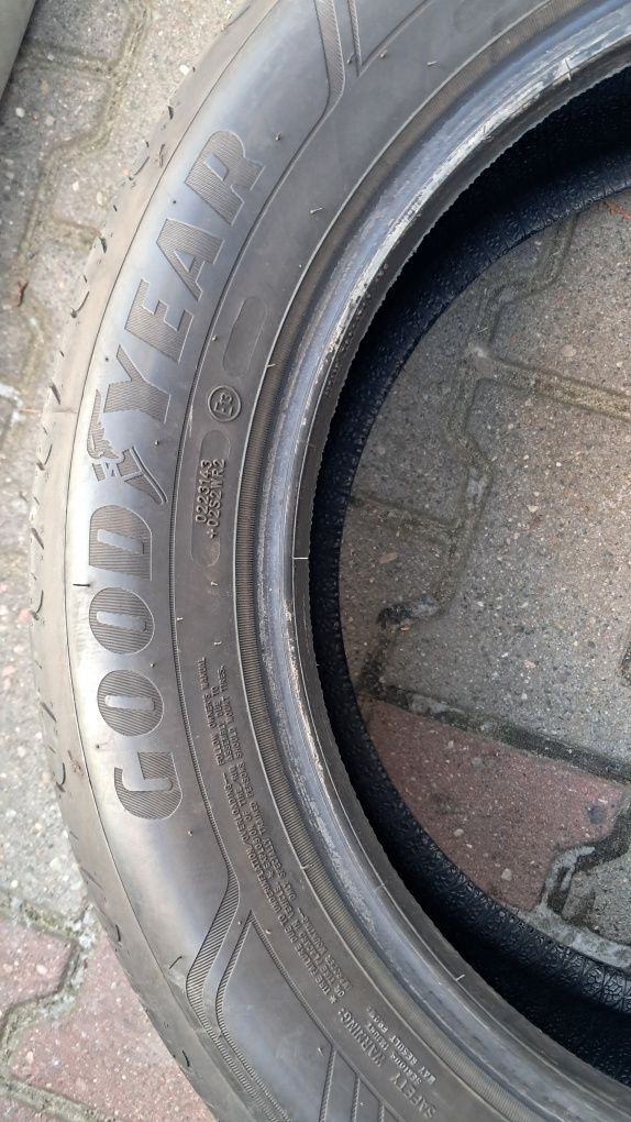 215/55R17 98W Goodyear efficient Grip performace 2