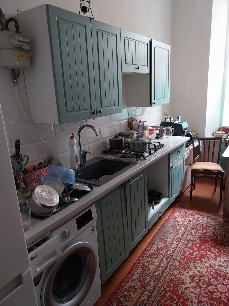 Продам комуну в центре.