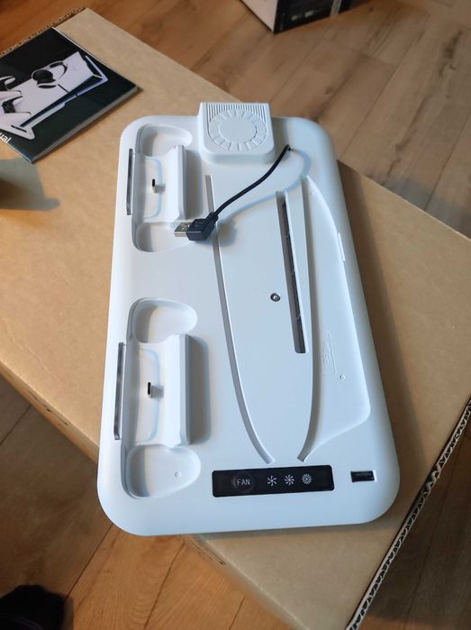 Stacja do chłodzenia i ładowania PS5 Slim