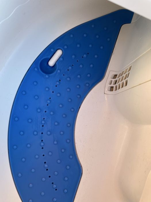 Recipiente massajador de pes