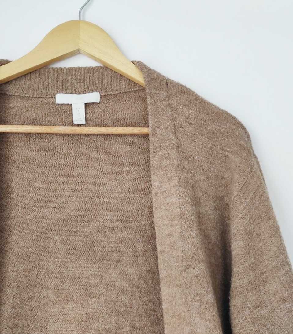 Długi jasnobrązowy sweter kardigan