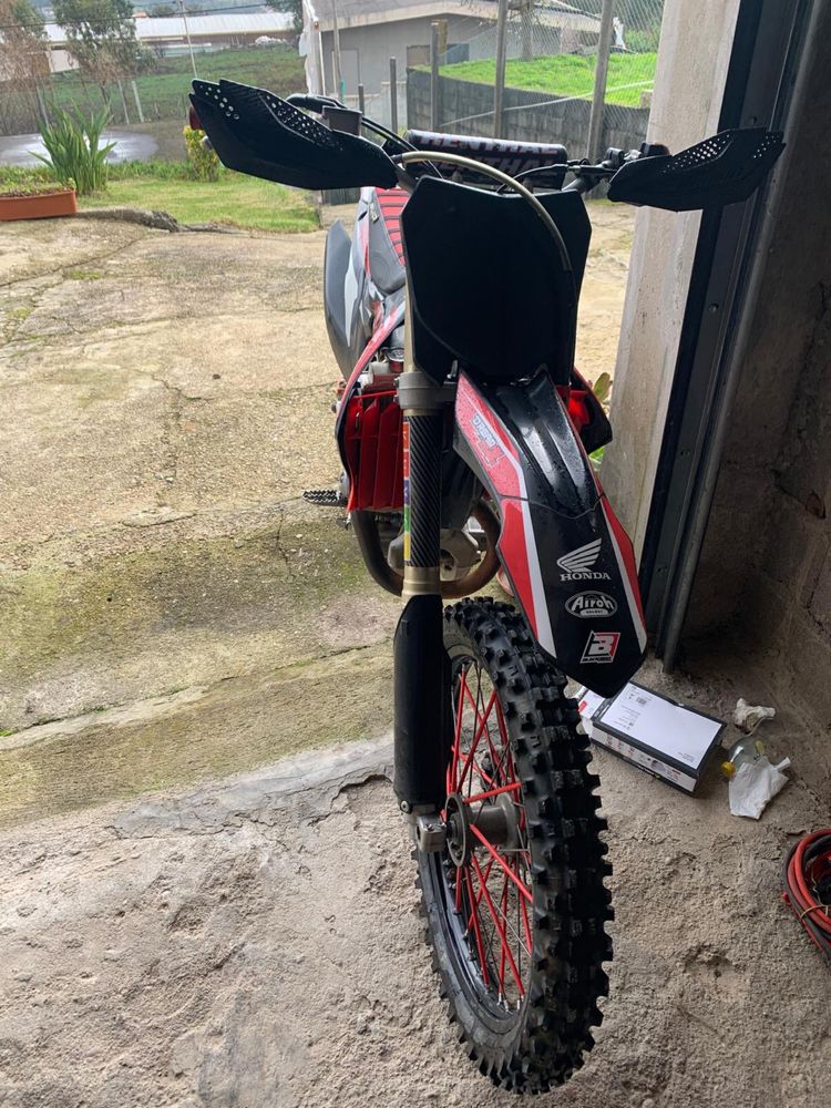 Vendo Honda CRF 450 R 2014 em bom estado.