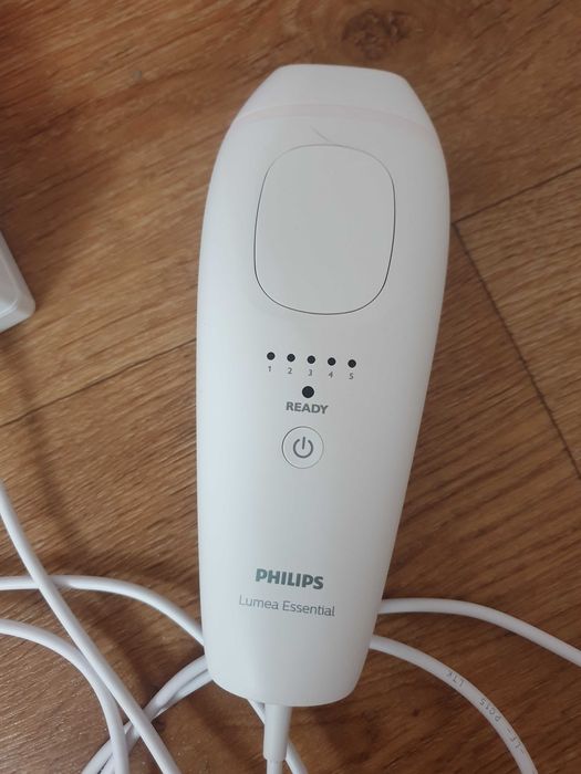 Фотоепілятор Philips Lumea Essential Bri 858