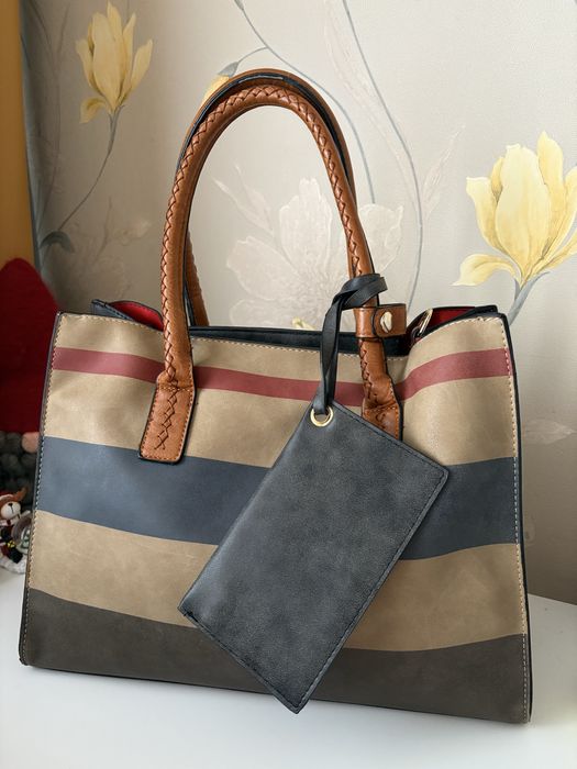 Жіноча шкіряна сумка Burberry