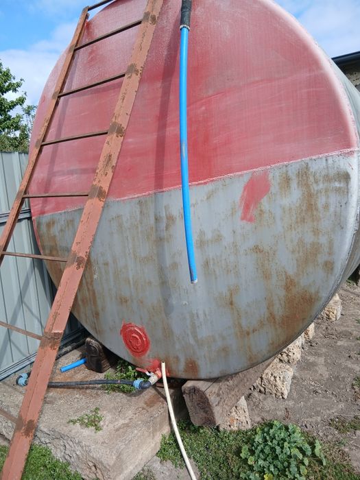 Продам бочку под воду 8 куб