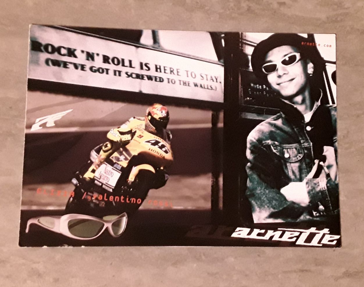 Postal Valentino Rossi com publicidade Arnette