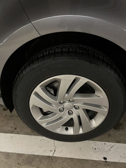 Land Rover Evoque jante 18 + pneus Goodyear 235/60