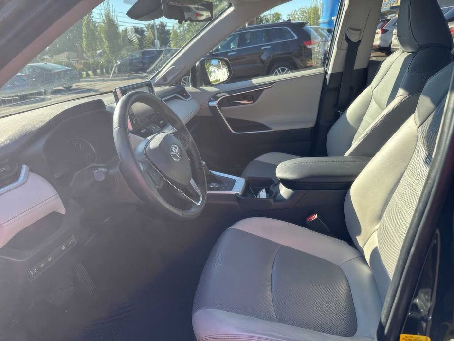 Toyota RAV4 Hybrid Limited      2020