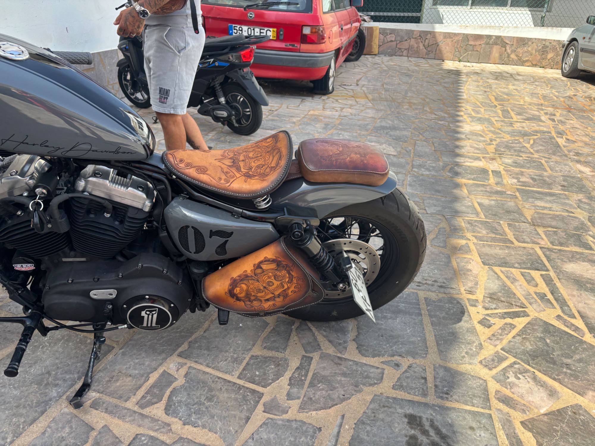 Vendo mota nova , como se pode ver nas fotos. .