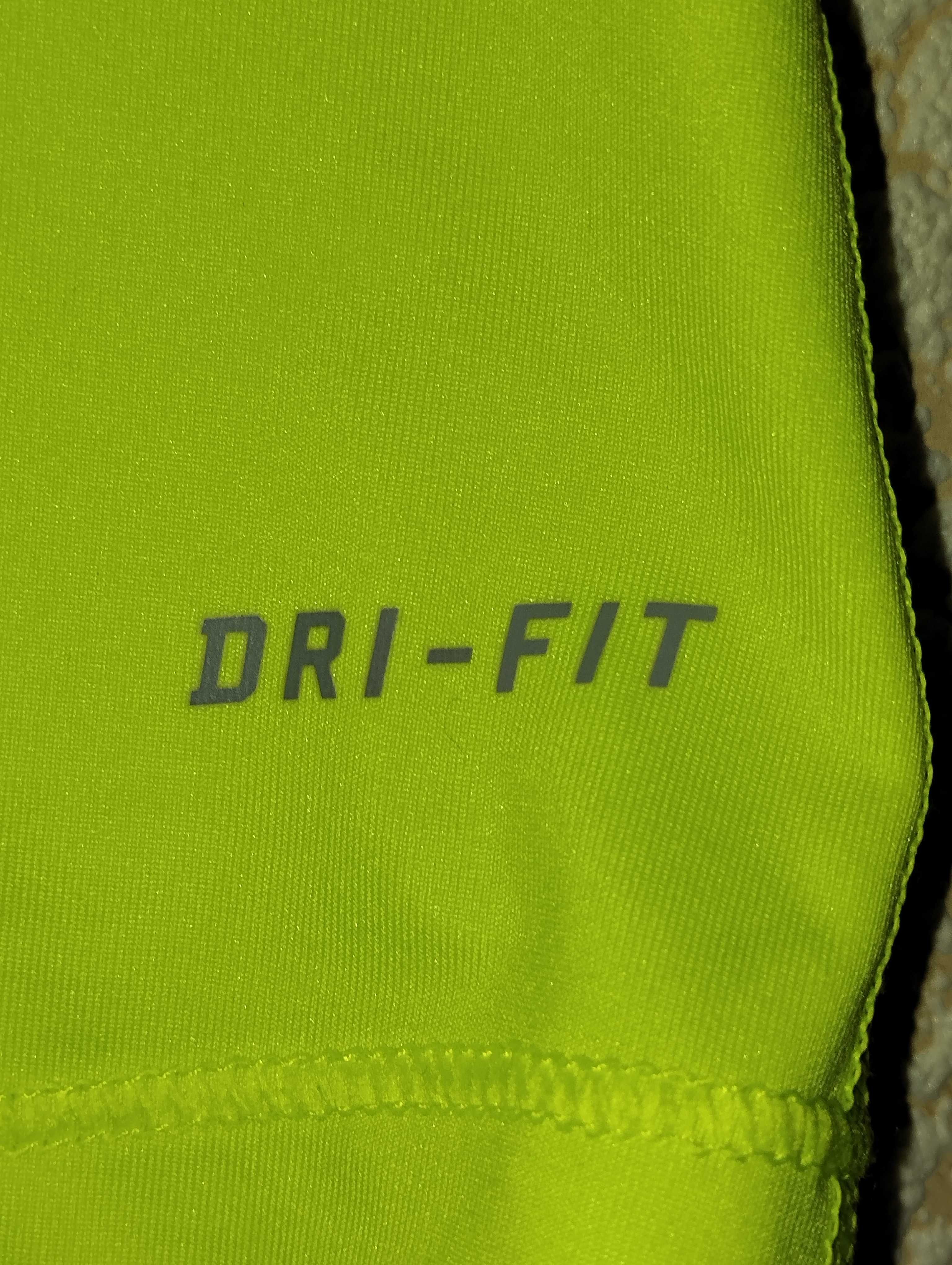 Яскрава оригінальна майка для занять спортом NiKE dri-fit S 42-46