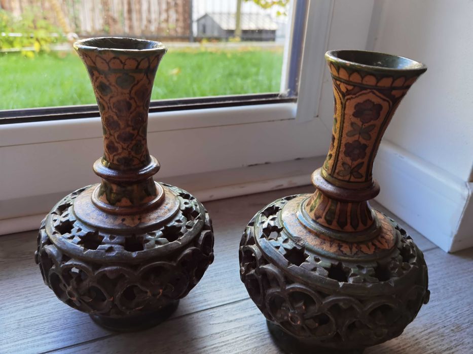 Para starych wazonów ceramicznych