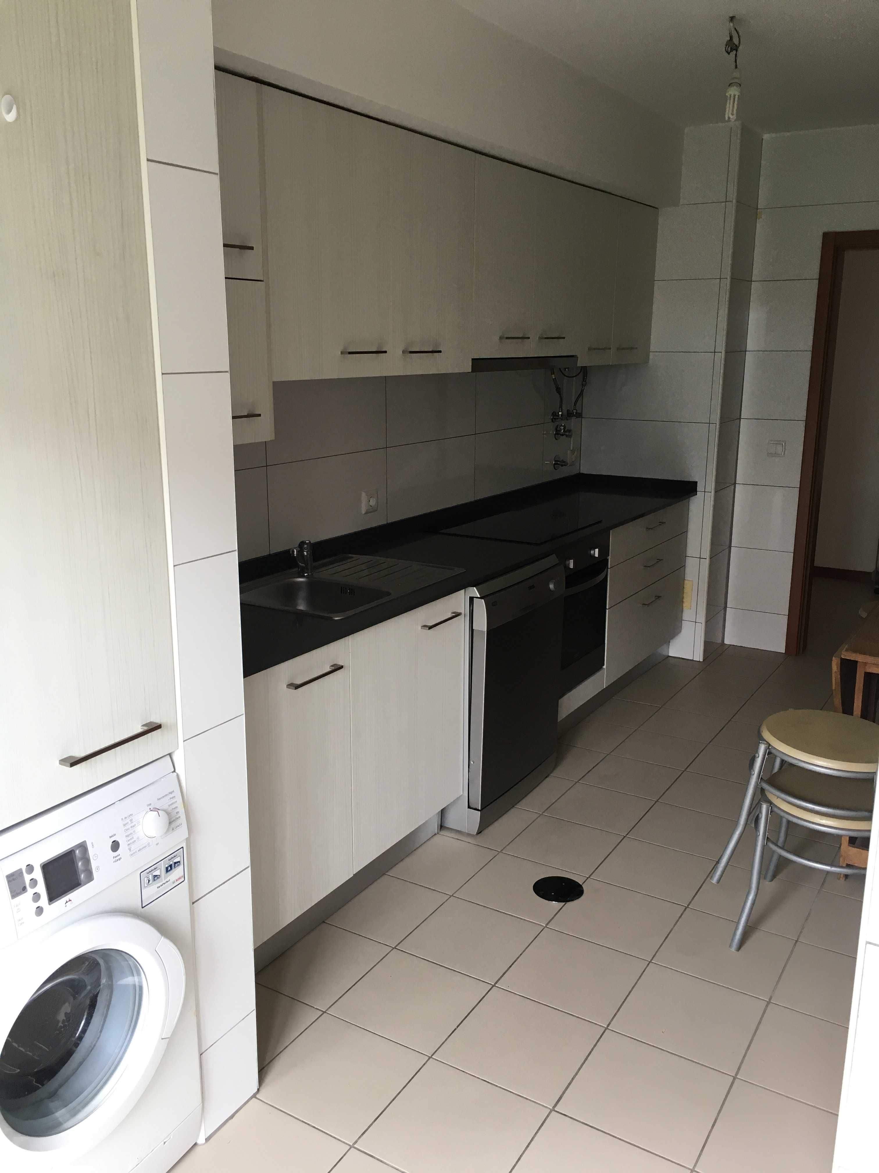 Quarto com WC alugar / arrendar para estudante em Aveiro, glicínias