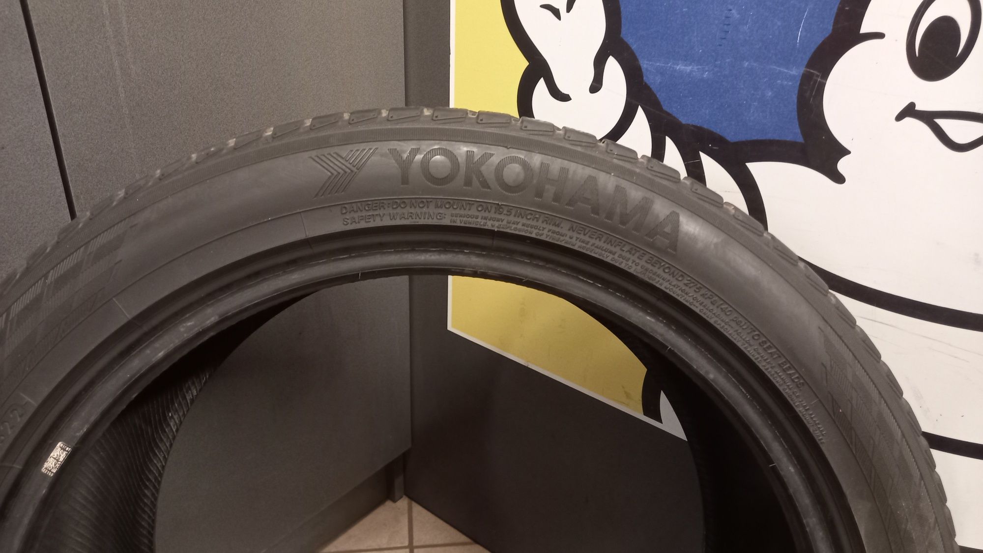 Opona Zimowa Yokohama BluEarth WinterV905 245/45R19 102W V905 1szt