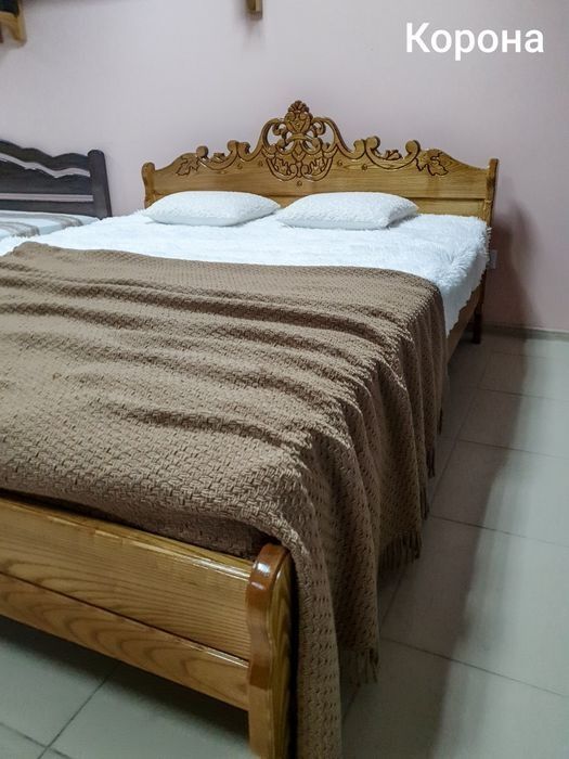 Ліжко дерев'яне,"Різьба Корона",ясен,двоспальне,160/200,140/200