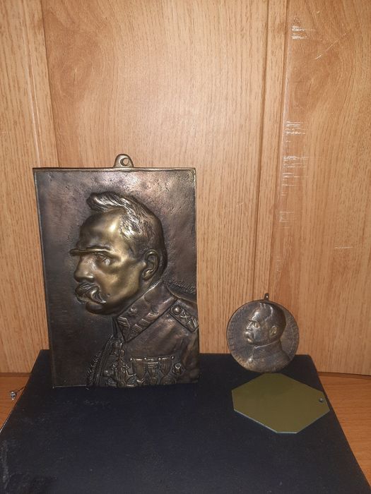 Piłsudski medal 250