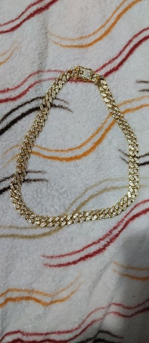 Fios, pulseira e anel brilhantes