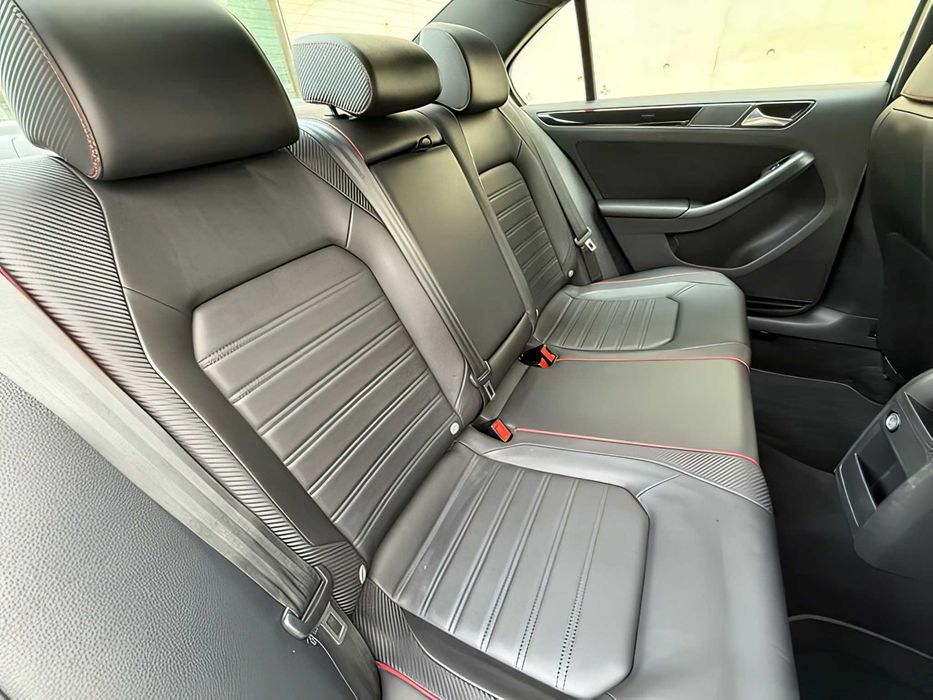 Volkswagen Jetta GLI      2015