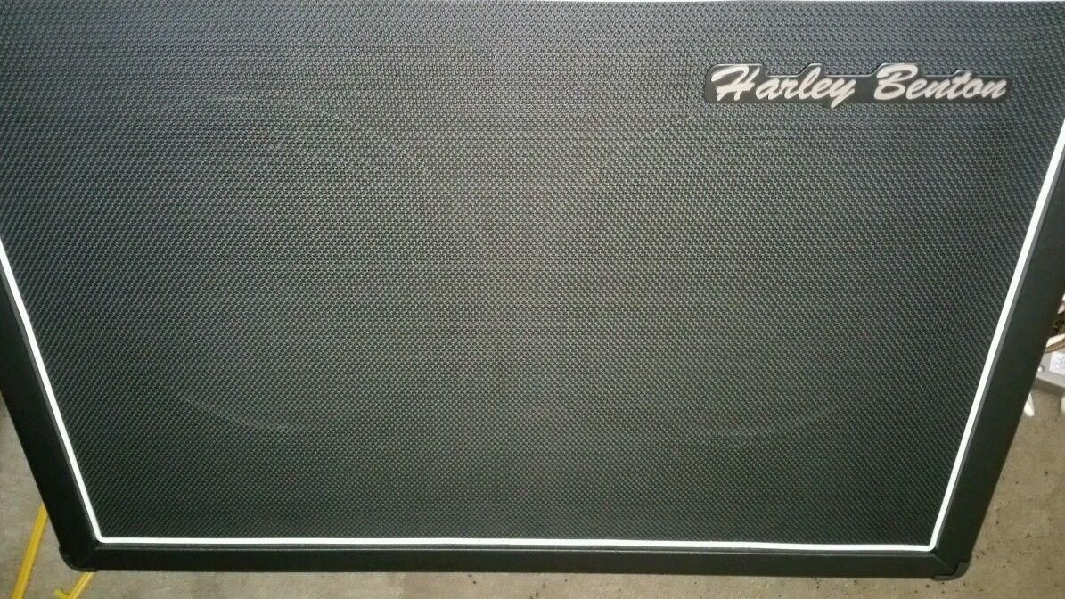 Coluna Harley Benton 2x12 com Celestion V30