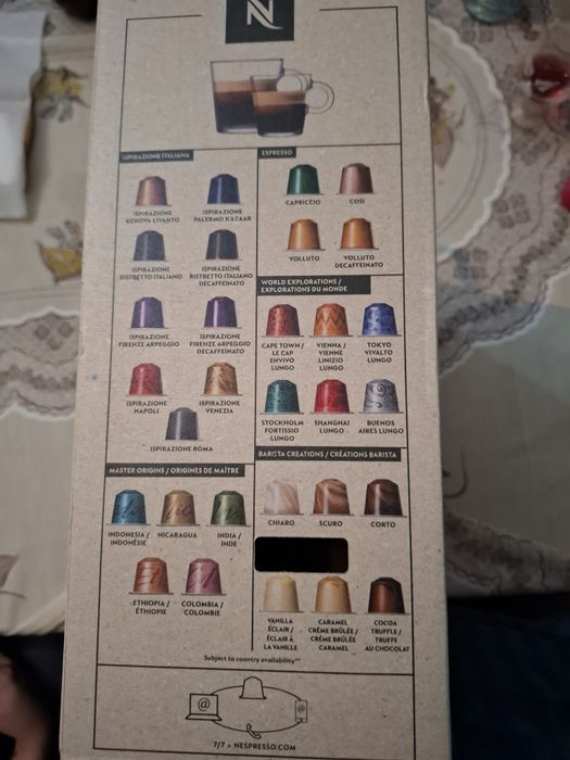 Máquina Café Nespresso Essenza Mini C30 NOVA