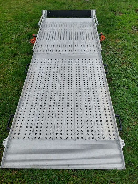 Rampa Załadowcza do busa 300x100x156 Nr 23