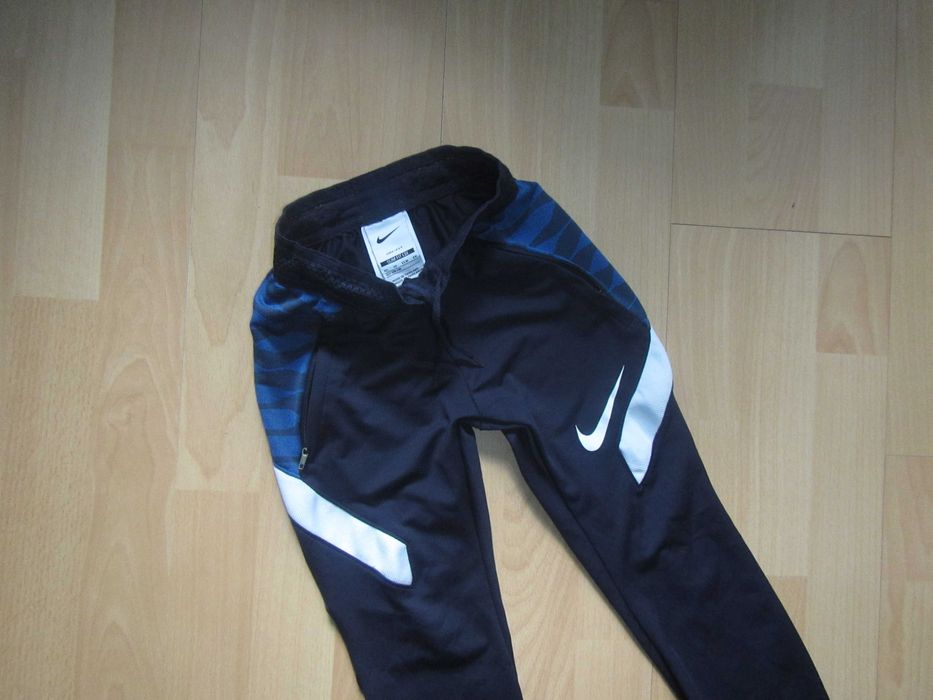 NIKE spodnie dresowe rozm.122-128