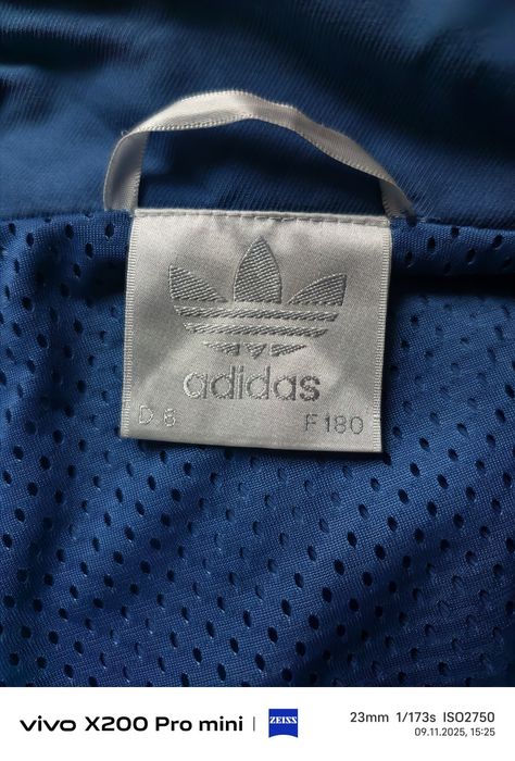 Продам винтажную витровтку adidas