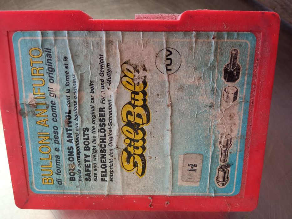 Porcas de roda para automóveis