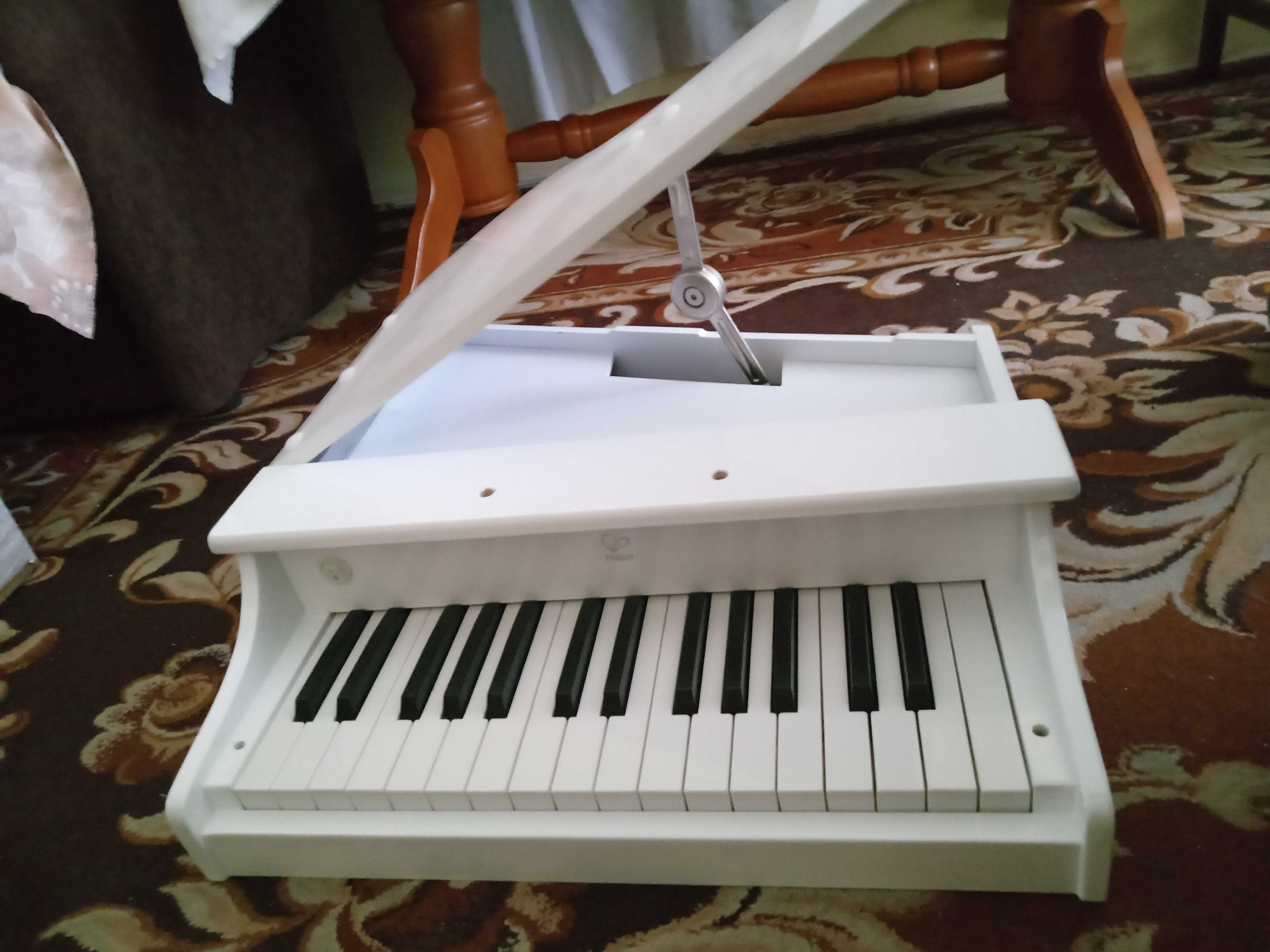 Deluxe biały fortepian E0338