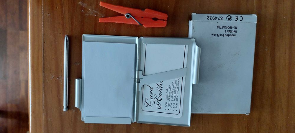 Caixa metálica, cartões e papel de notas e caneta, "Banco CTT"